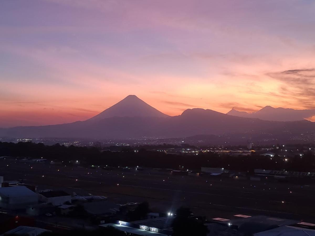 Amazing Volcano Views In Front Of Airport Ciudad de Guatemala Exteriér fotografie