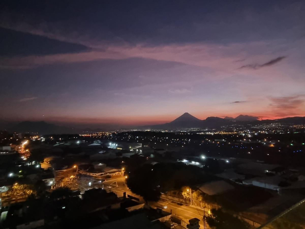 Amazing Volcano Views In Front Of Airport Ciudad de Guatemala Exteriér fotografie