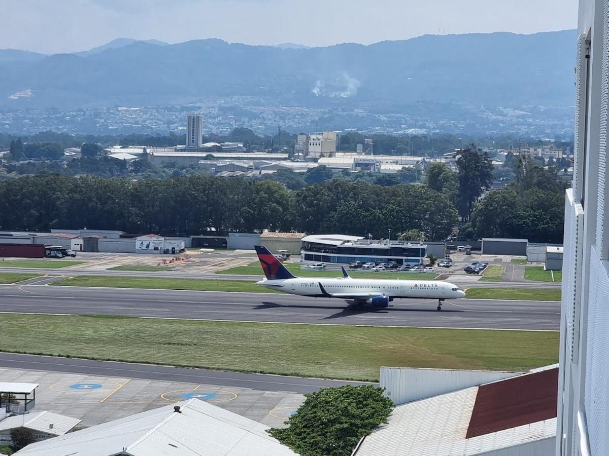 Amazing Volcano Views In Front Of Airport Ciudad de Guatemala Exteriér fotografie