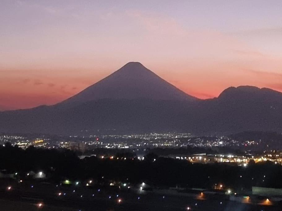 Amazing Volcano Views In Front Of Airport Ciudad de Guatemala Exteriér fotografie